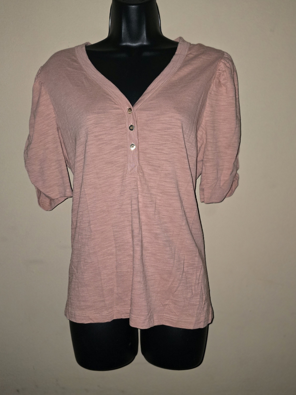 Chico's Dusty Rose Henley Pleated Short Sleeve Everyday Wear Comfortable Top L